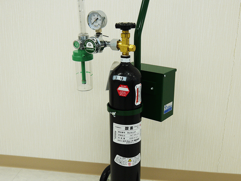 酸素ボンベ